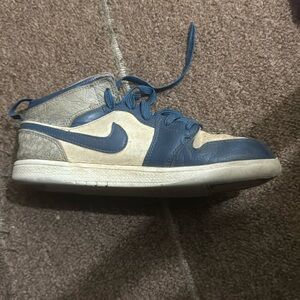 Blue Nike mid?